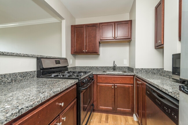 Building Photo - 1422 Columbia Rd Unit #16A Rental