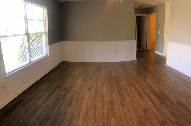 Photo - 136 Noah Ln