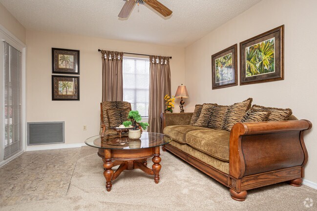 1 BR, 1 BA - 700 SF