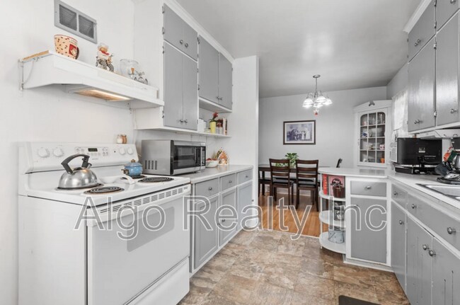 Photo - 1811 Nevada Ave E