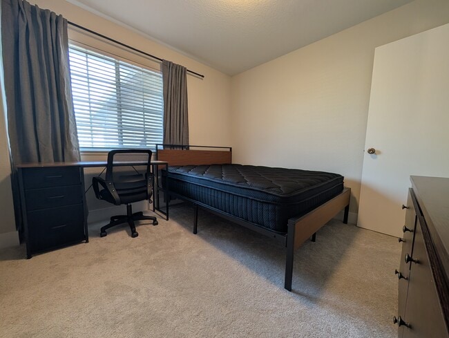 553 Oakborough Ave