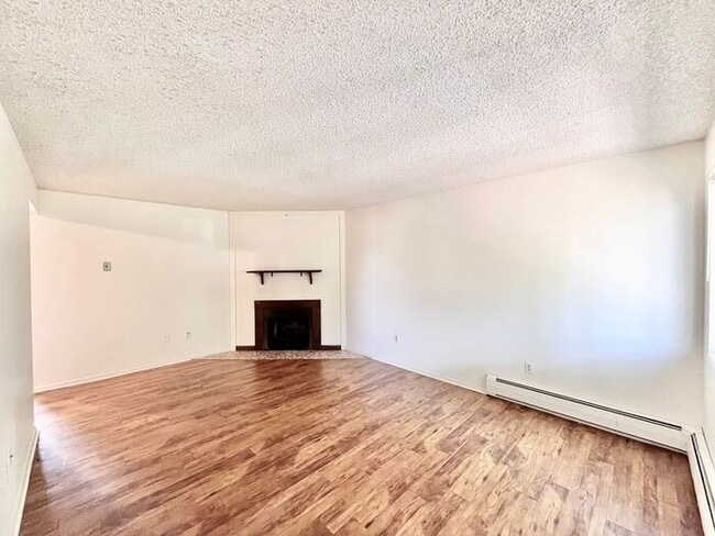 Photo - 2 Bed, 1 Bath Apartment!!