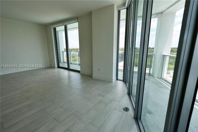 Photo - 2000 Metropica Wy