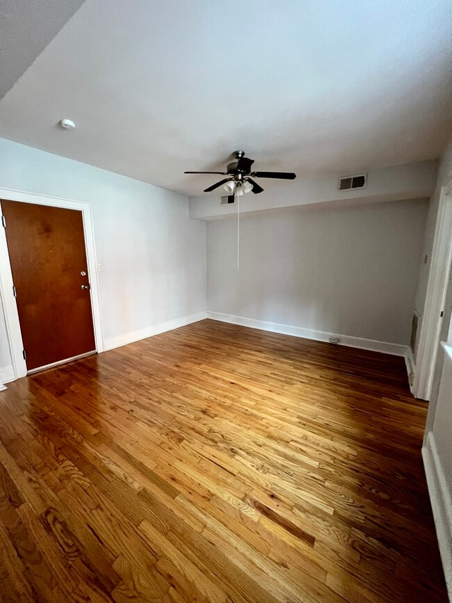 Photo - 1123-25-27 West Grace Street