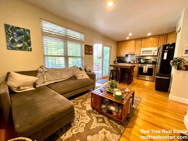 34 Baxter St Unit 2