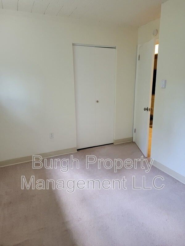 Building Photo - 634 Southcrest Dr Unit 10