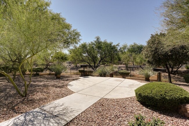 Building Photo - Gated First Floow Summerlin Condo - 2 Bedr...