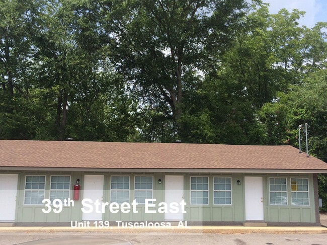 Photo - 139 39th St E