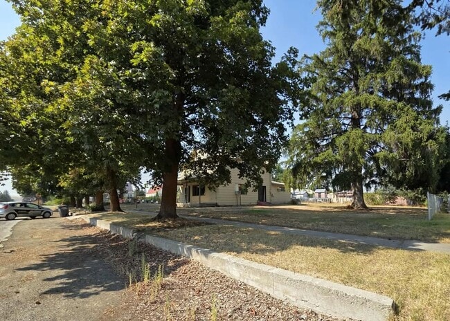 Photo - Large 4 Bedroom 2 Bath in Quaint Waterville