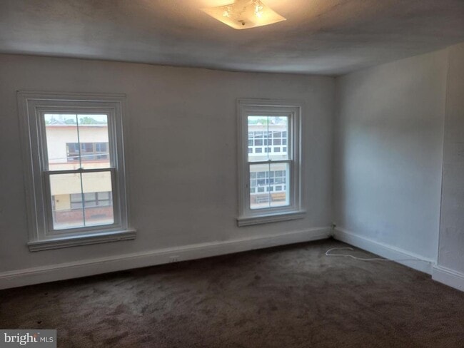 Building Photo - 512 Chain St Rental