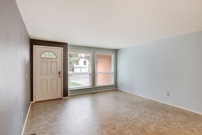 Photo - Kirkland Rambler with Amazing Back Yard!