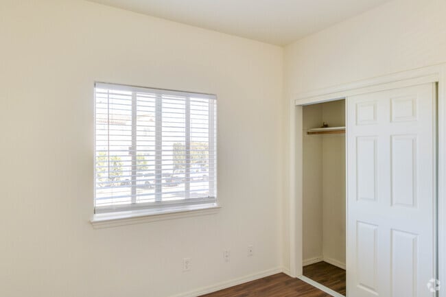 3BR, 2BA - 952SF - Bedroom