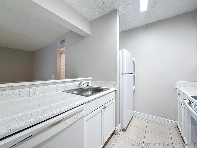 Photo - 719 Meadows Cir