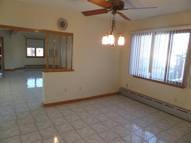 Building Photo - 10 Windsor Rd Unit 2