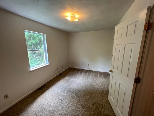 Photo - 5661 Hollins Rd NE