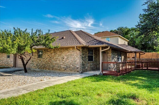 Building Photo - 1004 Misty Acres Dr Rental