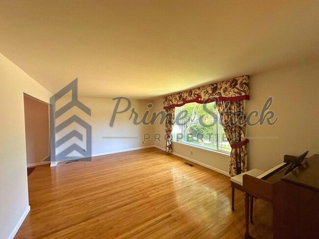 Photo - 2391 Sandpiper Way