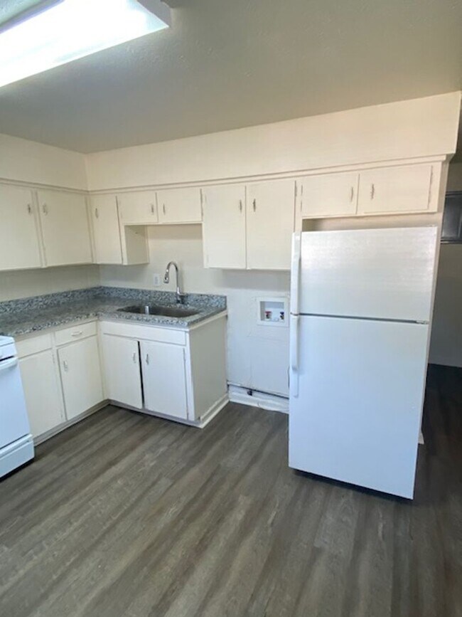 4537 Saunders Dr Unit 2