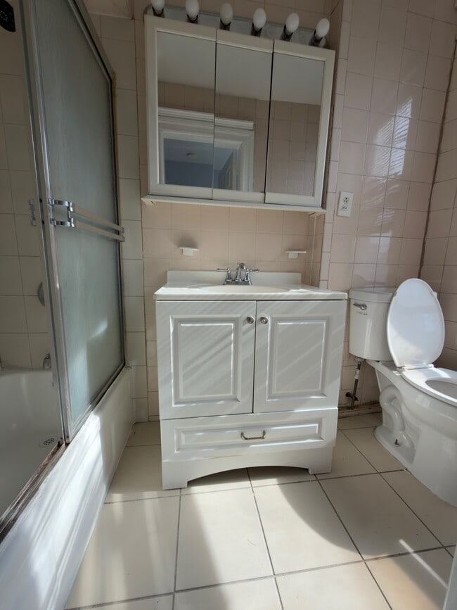 1697 JFK Blvd 2L - 1691 John F Kennedy Blvd Unit 2L