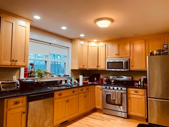 Photo - 27 Iroquois St Unit 1