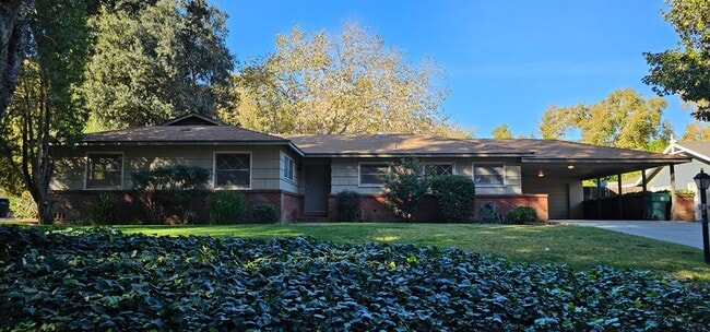 Building Photo - 3 bedroom Riverside home