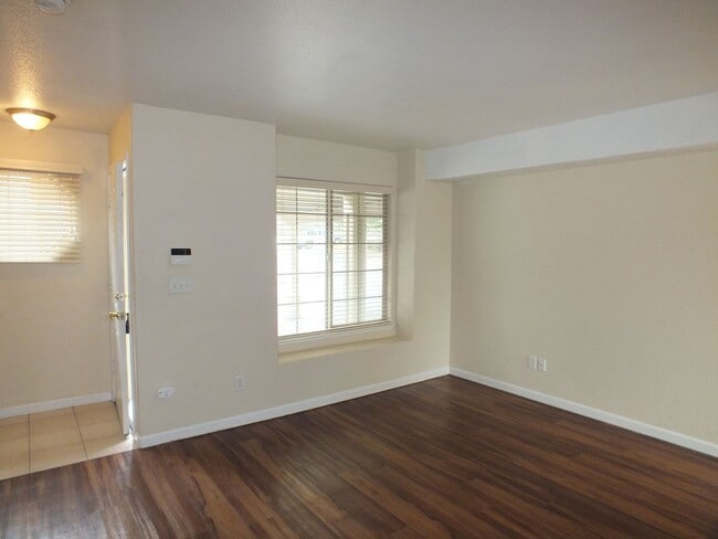 Photo - Cameron Park 2/1.5 townhouse style apt Unit D3
