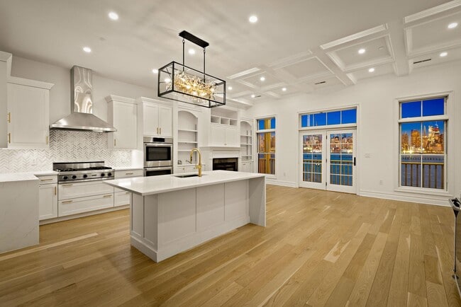 Building Photo - 16 Regency Pl