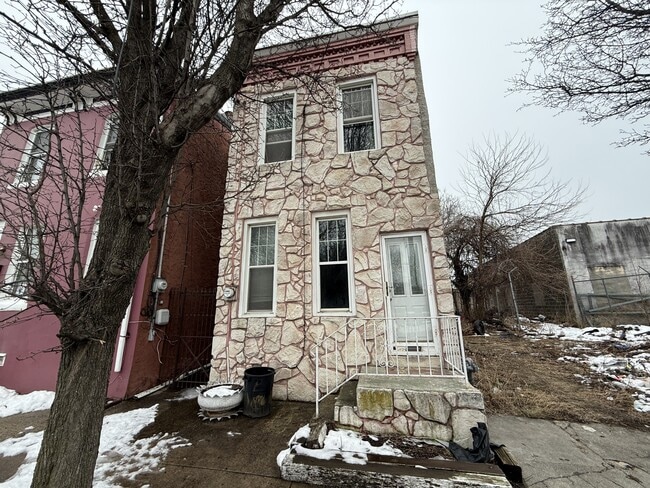 Building Photo - 920 Newton Ave