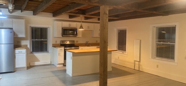 Building Photo - 65 Park St Unit 2