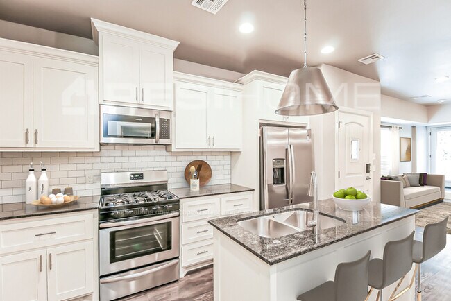 Photo - 421 Windhill Ave