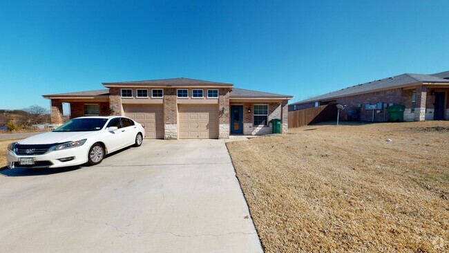 Building Photo - BEAUTIFUL DUPLEX BY THE STILLHOUSE HOLLOW ...