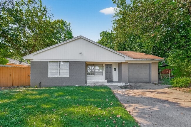 Photo - 450 Glenburnie Dr