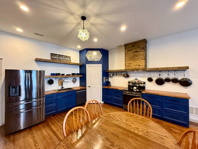 Photo - 201 N Kansas Ave