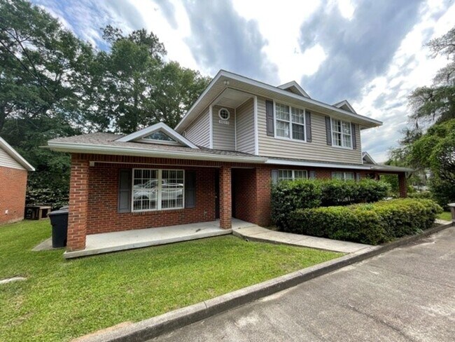 1917 Honeysuckle Dr Unit 1917 2