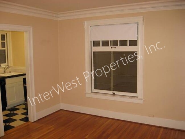 Photo - Studio Unit in the Alphabet Dist w/hardwoods & W/S/G included in the rent -Tudor Arms! Unit 209