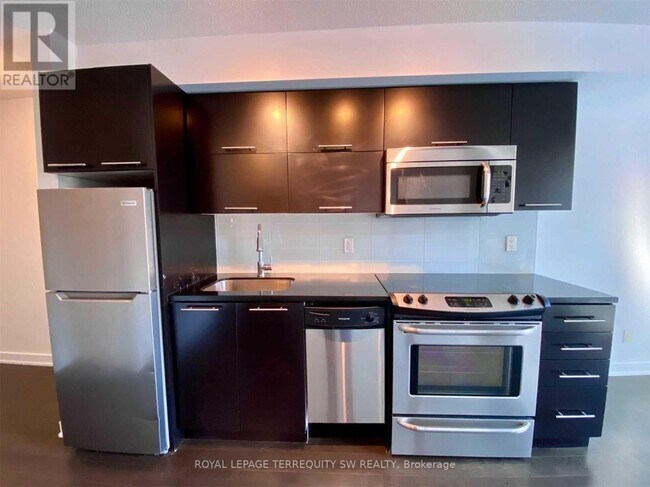 Photo - 126 Simcoe St Unit 613