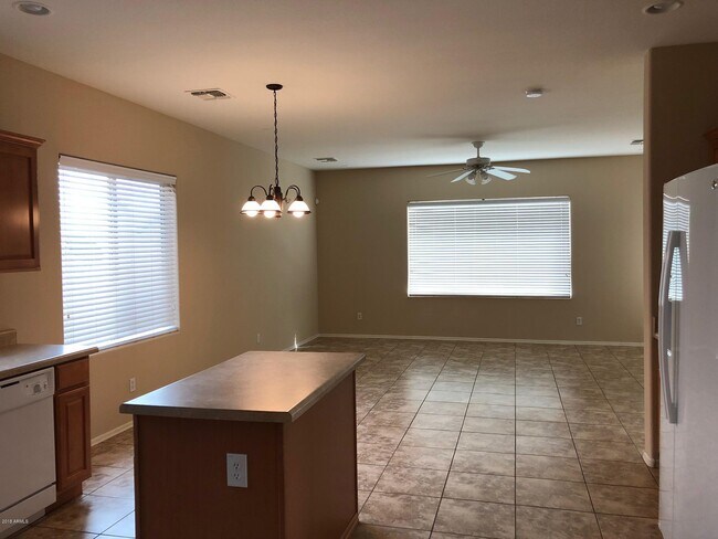 Photo - 11713 W Lincoln St