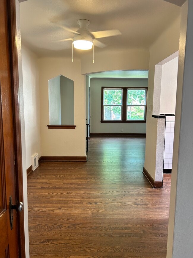 Building Photo - 6340 Bancroft Ave Unit 2E Rental