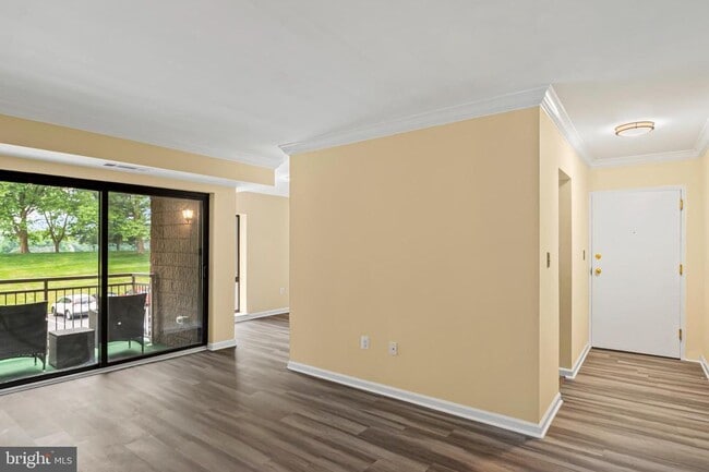 Building Photo - 6007 Majors Ln Unit 12 N12