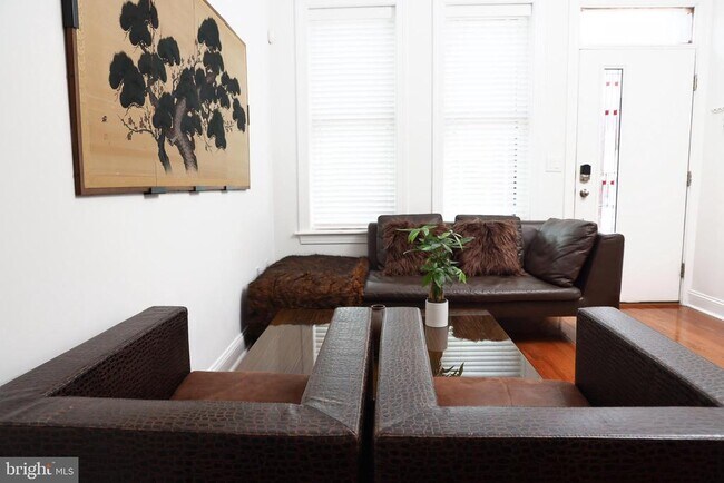 Photo - 2241 Cross St