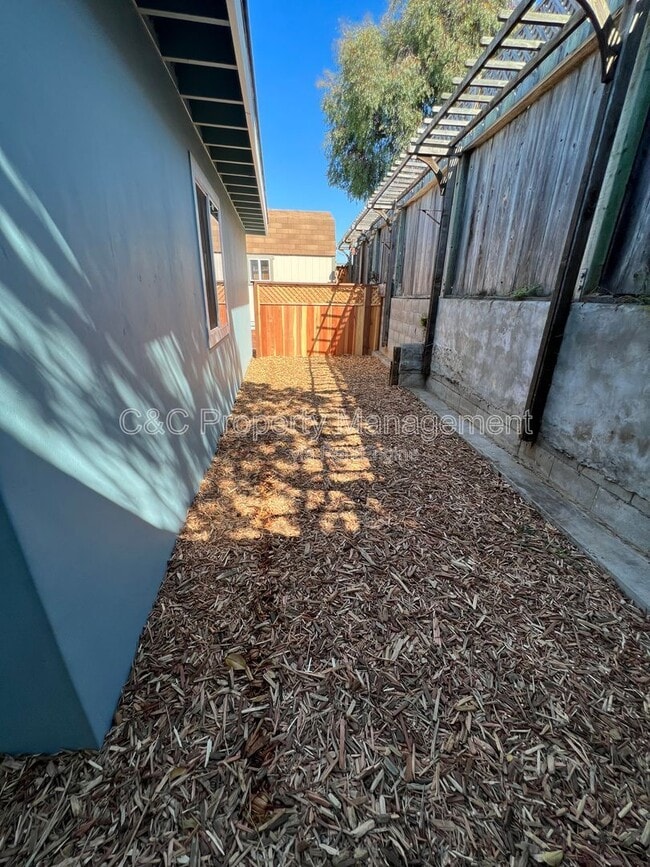 Photo - 1478 Darwin St Unit A