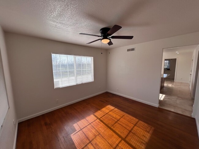 Photo - 10433 S Bethel Ave