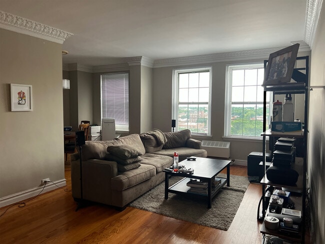 Building Photo - 6101 N Sheridan Rd Unit 10A Rental
