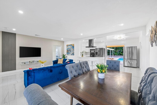 Photo - 1260 SW 32nd St