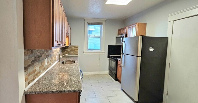 Building Photo - 1345 W 65th St Unit #2 Rental