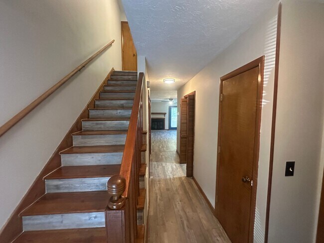 Photo - 1202 Huntsman Ct