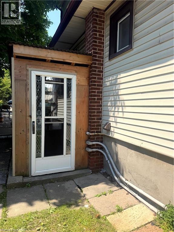 Photo - 98 Limeridge Rd E