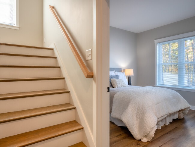 Cottage Lane: 3-bed 2-bath Stairs