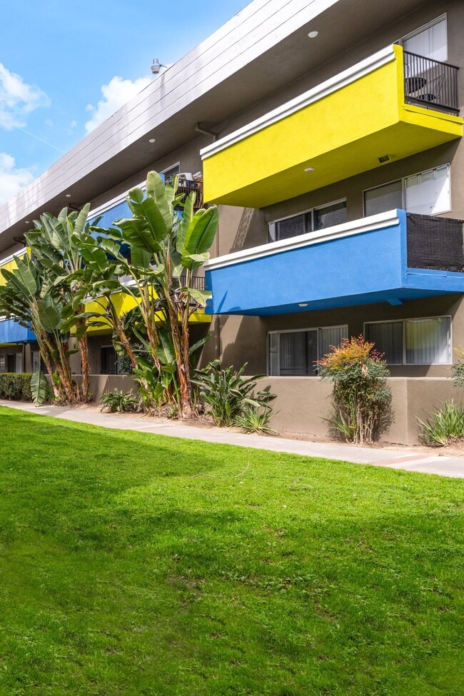 Caribbean Cove Apartments Anaheim, CA