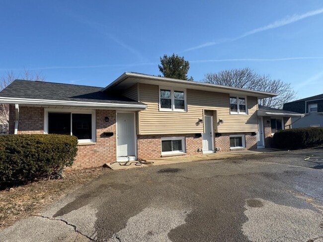 Photo - 208 Lindell Dr